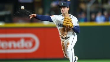 Cole Young's spectacular diving play