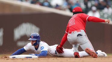 Nico Hoerner steals second