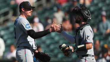 Pete Fairbanks forces a groundout to seal 9-8 win