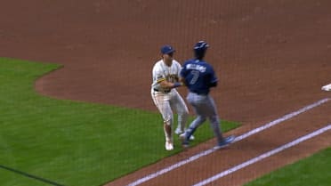 Angel Zerpa sella la remontada de Milwaukee