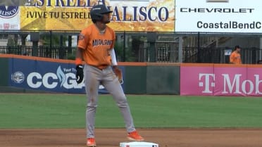 A's top prospect Leo De Vries tallies three hits