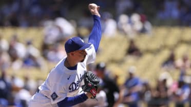 Blake Snell ends the top of the 1st with a K
