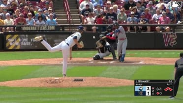 Dauri Fernandez doubles (1) on a ground ball to third baseman Eric Bitonti. Garrett Howe scores. Victor Izturis scores. Tommy Hawke to 3rd.