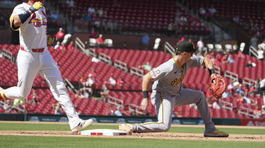 Lars Nootbaar is safe at first, call stands