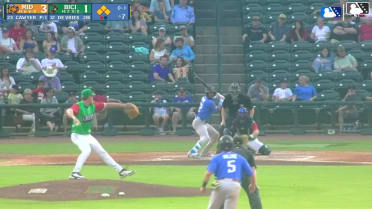 Leo De Vries singles on a sharp line drive to center fielder Carson Roccaforte. Cameron Leary scores. Brennan Milone scores. Devin Taylor to 2nd.