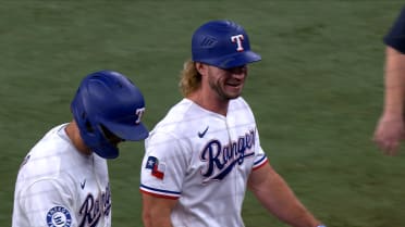 Travis Jankowski takes a hit off Brandon Nimmo's bat