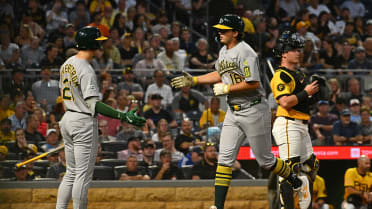 Nick Kurtz's solo home run (33)