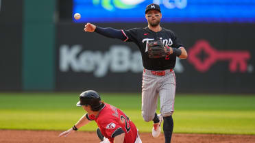 Twins' inning-ending double play