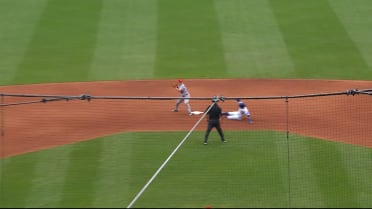José Fermín inicia un doble play