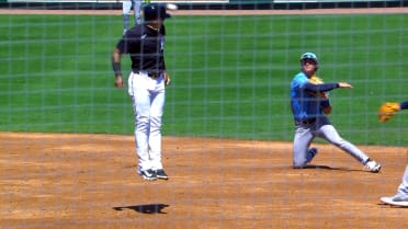 Carson Williams makes diving catch, starts bizarre DP
