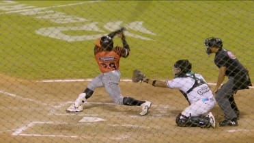 Campero conecta jonrón solitario