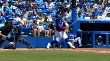 Alejandro Kirk's two-run home run