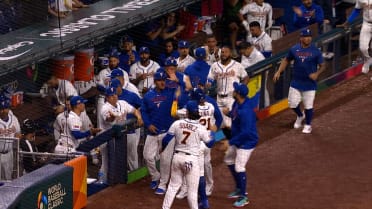 Ronald Acuña Jr. anota tras error