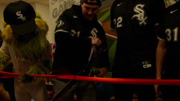 White Sox visit Chicago Children’s Advocacy Center