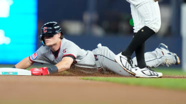 Travis Bazzana se roba la segunda base