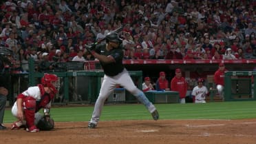 Soler's go-ahead two-run HR (17)