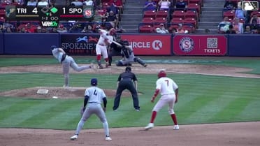 Max Belyeu singles on a soft line drive to second baseman Johan Macias. Kelvin Hidalgo scores.