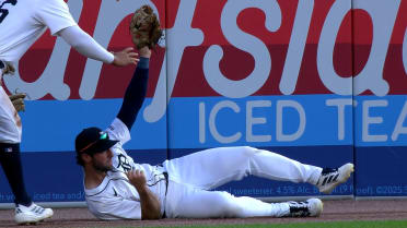 Matt Vierling's juggling catch