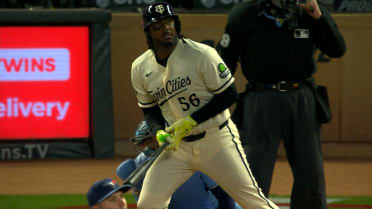 Josh Bell's RBI single, Jeffers scores on error