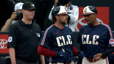Rhys Hoskins remolca la 1ra del partido