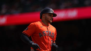 Yainer Díaz suelta bambinazo