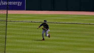 Jazz Chisholm Jr. makes a great diving catch