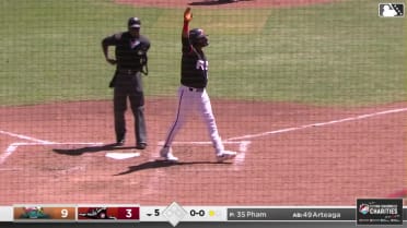 Aeverson Arteaga launches his first Double-A homer
