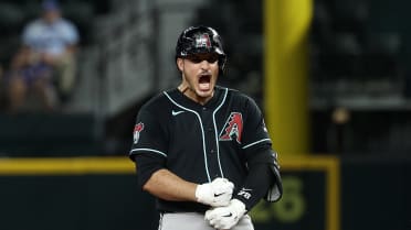 Nolan Arenado ties the game in the 9th inning
