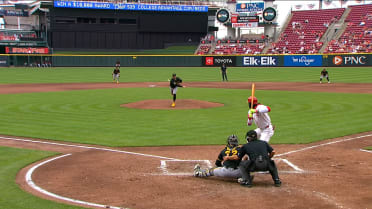 Elly De La Cruz singles in the 4th