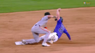 Andrew Knizner catches Ryan McMahon stealing