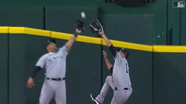 Aaron Hicks' leaping grab