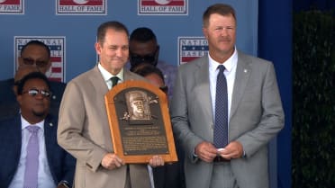 Jeff Kent has his HOF plaque read to the crowd