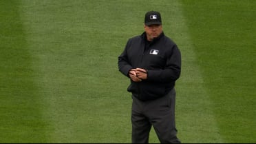 Umpire Bruce Dreckman's old-school counting system