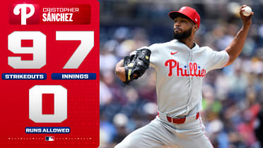 Sánchez sets Phils' scoreless-innings streak record
