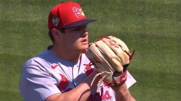 Richard Fitts fans Cristian Pache