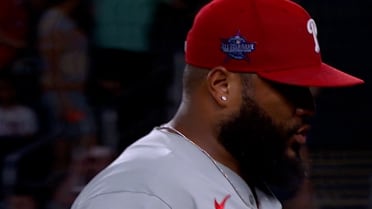 José Alvarado escapes jam