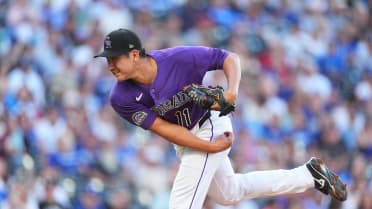 Tomoyuki Sugano strikes out Teoscar Hernández