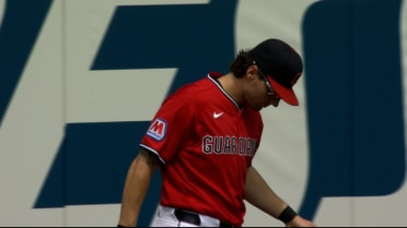 Chase DeLauter hace una impresionante atrapada