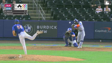 Orelvis Martinez homers in his third straight game