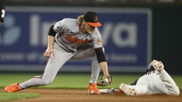 Nasim Nuñez steals second base after review