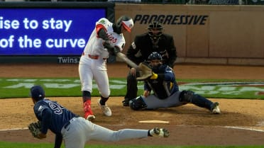 Los Twins anotan siete en la 7ma entrada