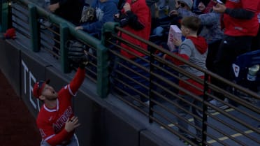 Taylor Ward's catch confirmed after review