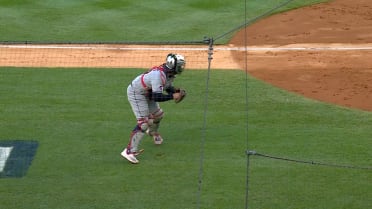 Austin Hedges retira a Donaldson