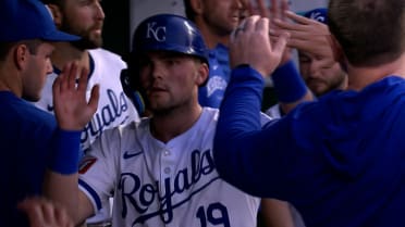 Royals erupt for six runs in huge 6th inning