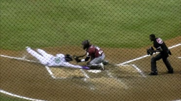 Vidal Bruján empuja con elevado de sacrificio