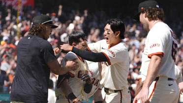 Mike Yastrzemski's walk-off homer (2)