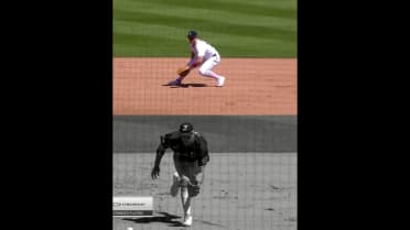 Jung brothers make a similar play at third