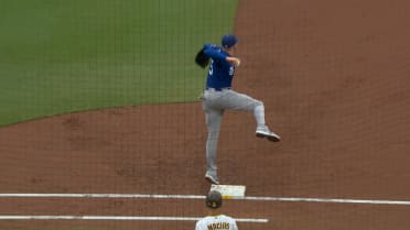 Freddie Freeman's jump throw starts 3-6-3 double play