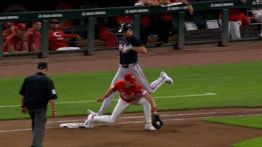 Ke'Bryan Hayes nabs Matt Olson at first after review