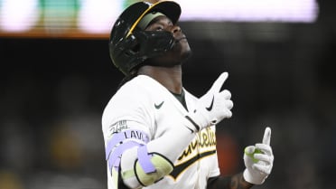 Lawrence Butler pega jonrón de tres carreras